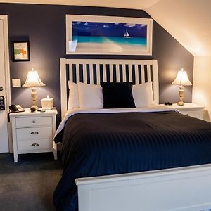 Hillside Queen Room